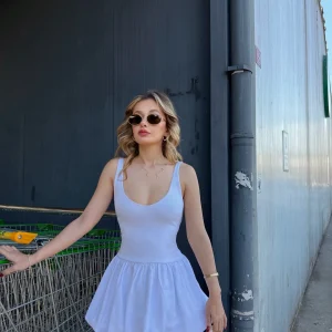 Fustan i Bardhë Veror me Pjesë të Sipërme Elastike dhe Fund të Fryrë - Figura 3