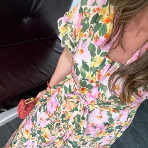 Fustan veror me lule shumëngjyrëshe